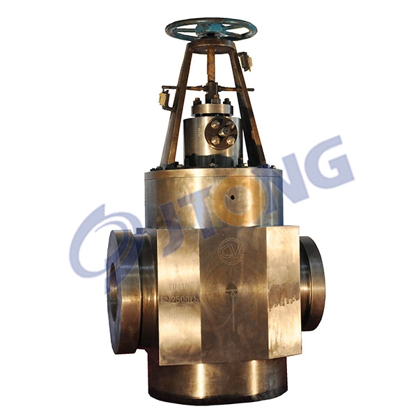 High pressure hydraulic three-way valve for outlet